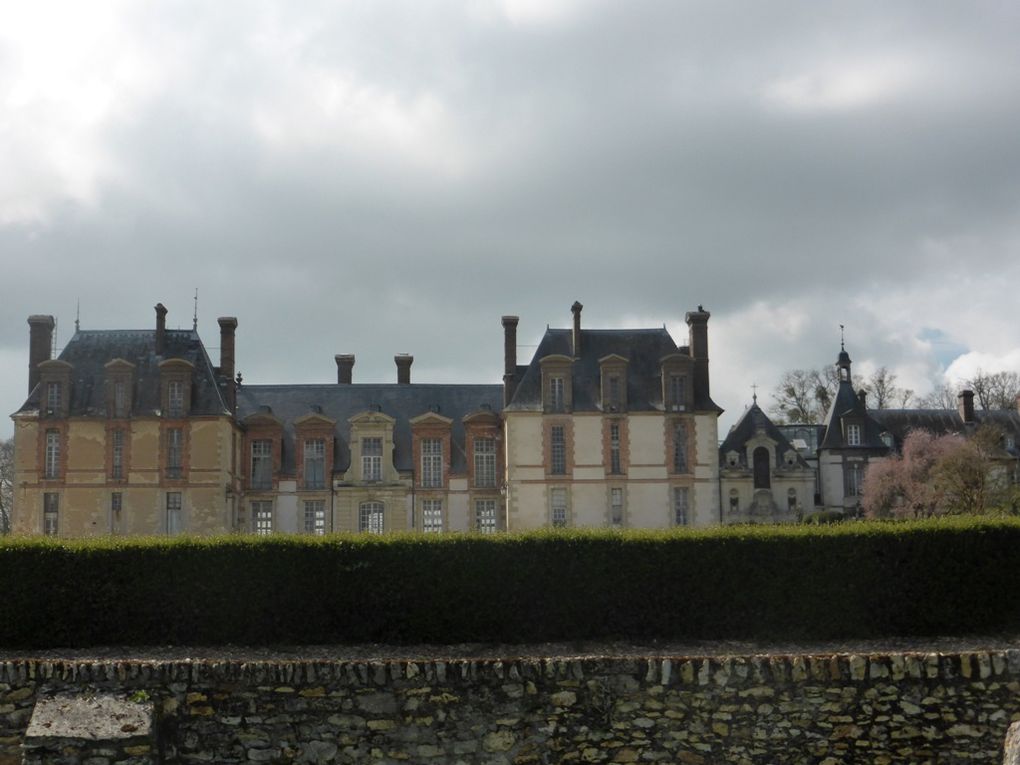 Retour par le Chateau de Thoiry.
