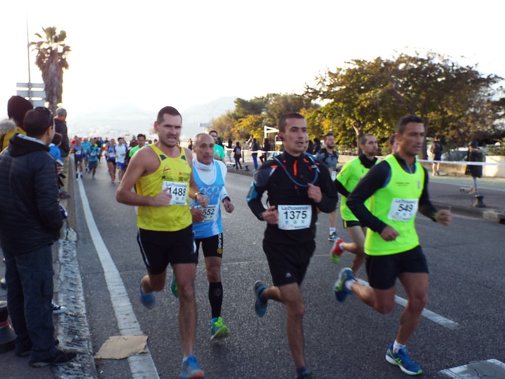 Les différents passages des coureurs du 10km de la Provence à David