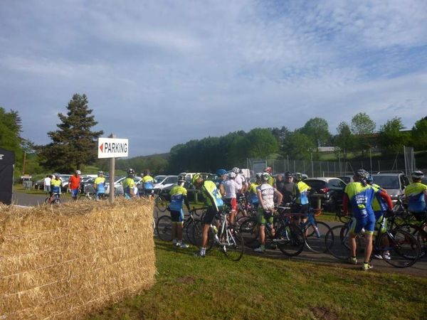 Je n'ai pas compté tout le monde mais il devait y avoir une trentaine de cyclos du GCP !