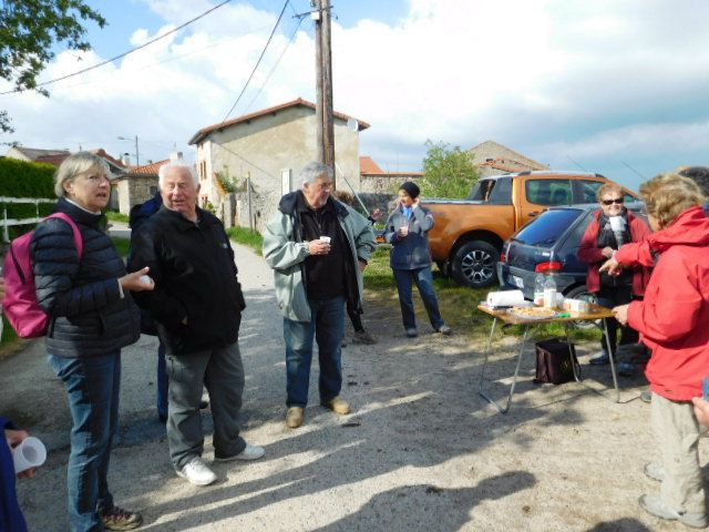 Enfin retour sur Biesse où nous fêtons dignement l'anniversaire de Chantal et Jean, avec de délicieux gâteaux concotés par Danièle et Jean Bory et Chantal Vray. Merci à Jean et Danièle pour cette très belle Ballade.