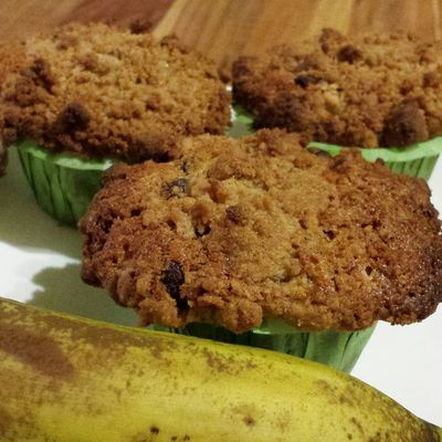 Banana crumble muffins