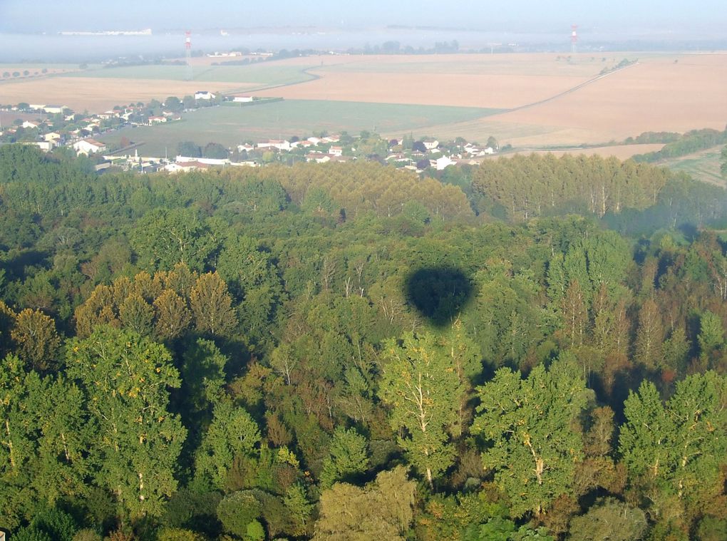 Voyage en montgolfière en Vals de Saintonge, de Saint-Jean-d'Angély à Paillé, samedi 3 octobre 2009. 