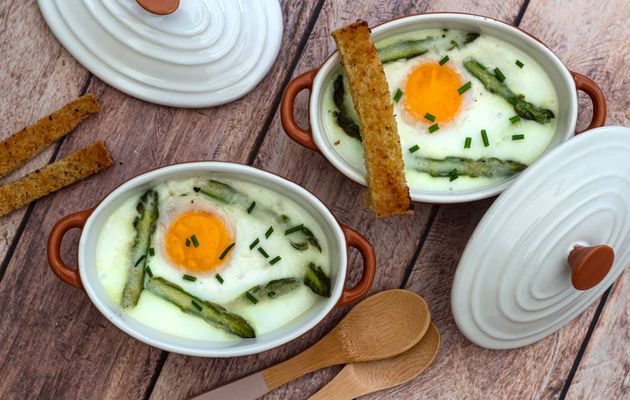 Oeuf cocotte aux asperges et fromage ail et fines herbes
