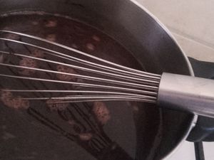 Dôme glacé au chocolat et aux framboises 