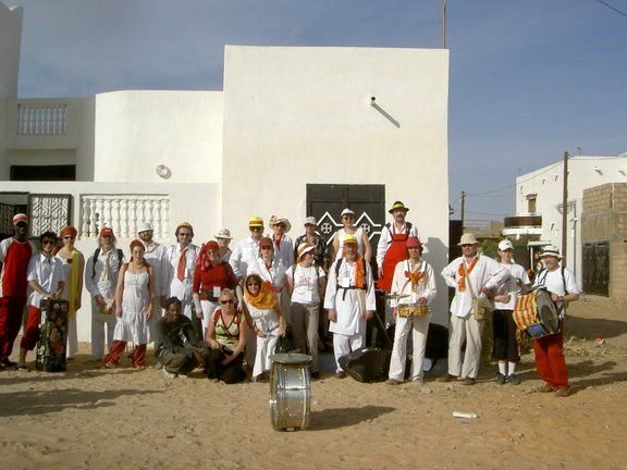 X-ANS-de-Tambour-Fanfare 2001/2011 Tambourfanfare est un projet d’échange musical franco-sénégalais entre Ngueweul Rythme et Echo des Avens/Grande Fanfare du sud de France.