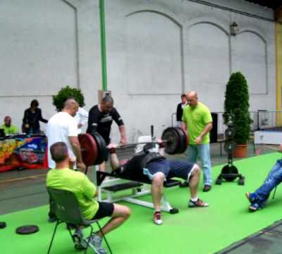 Aurélien lejeune, bench press 13 x 200kg, record de France.