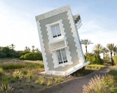 UnE mAiSoN tOmBéE sUr La TêTe!