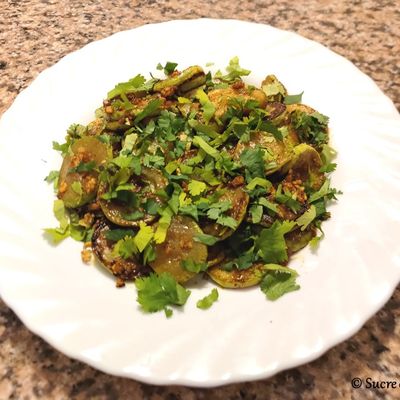 Courgettes sautées à l'ail et au paprika (vegan) - Recette en vidéo