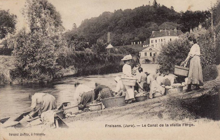 quelques cartes postales ou photos de 1880/1910 ouvriers leurs familles dans le village de Fraisans