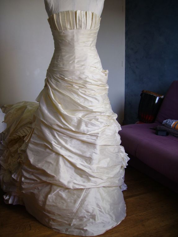 Toutes les robes de mariée sont sur-mesure (prix sur demande et après un devis)