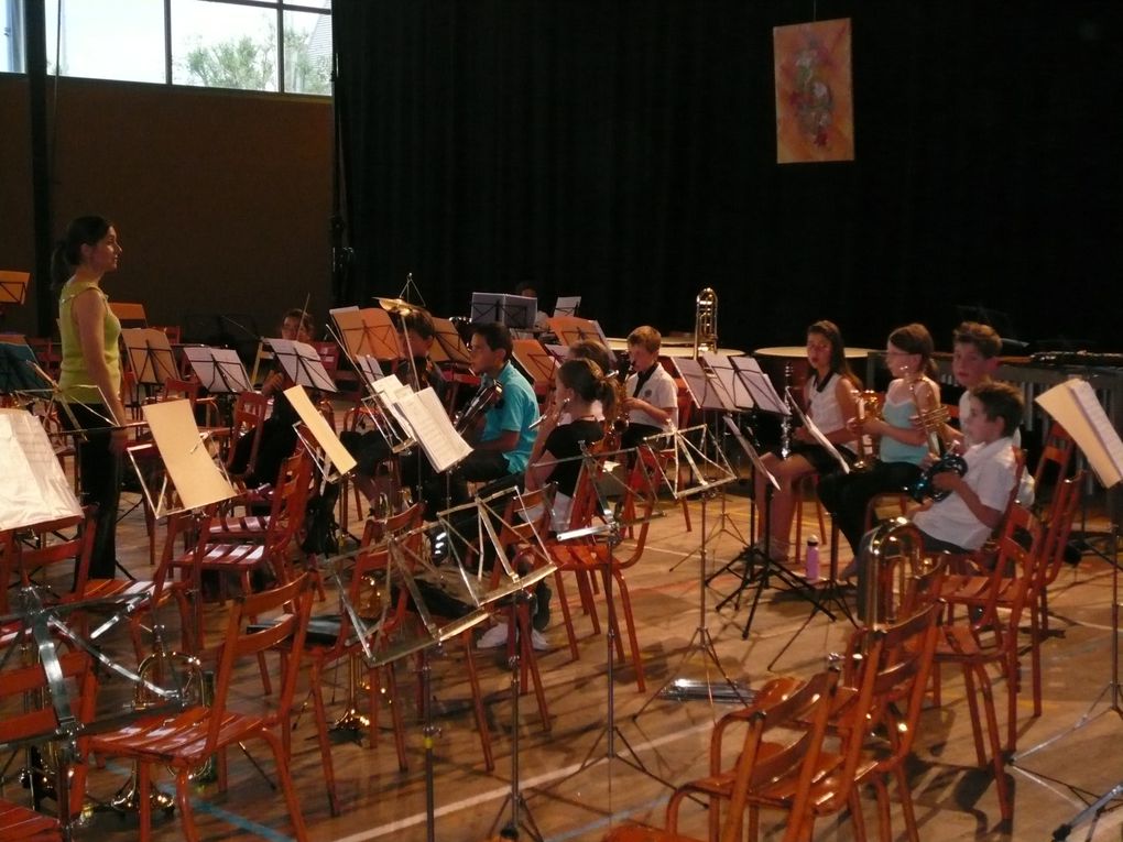L'Orchestre Junior a ouvert le festival et joué un morceau avec toutes les autres Harmonies après l'entract.