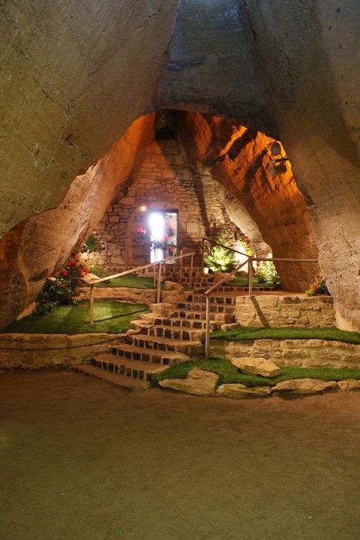 51éme éditions des Journées de la Rose aux Arènes de Doué la Fontaine.