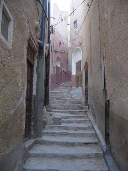 <p>Quelques photos de nos ballades en Alg&eacute;rie,</p>
<p>Par ordre, d&eacute;couverte de la Casbah d'Alger, Tamesguida et Tibhirine dans la Wilaya de M&eacute;d&eacute;a au sud d'Alger dans l'atlas alg&eacute;rien et de Tipaza (site de&nbsp;ruines romaines)&nbsp;&agrave; l'est d'Alger.</p>
<p>&nbsp;</p>
<p>&nbsp;</p>