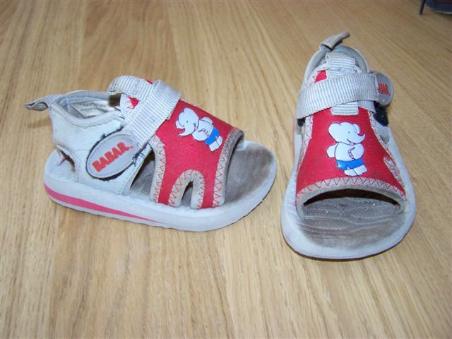 des chaussures et chaussons en très bon état, de la taille naissance à la taille 27