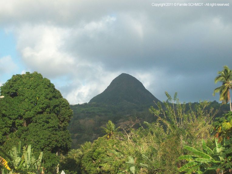 Vous visiterez sous ce dossier tous les villages et les belles plages de Mayotte