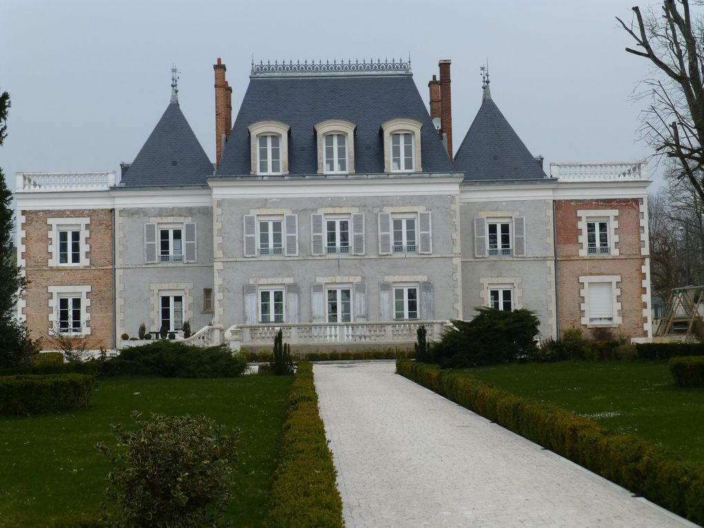 C'est beau la Loire et les maison sont plus jolies que les silos...