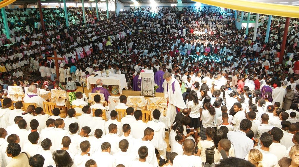 Messe d'ouverture des VIè Assises Nationales des Médecins Catholiques de Madagascar, en présence du Président Andry Rajoelina. 1ère partie. Photos: Harilala Randrianarison