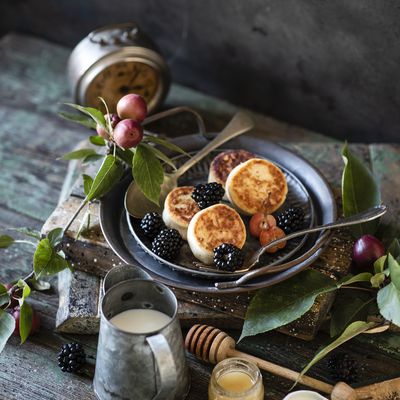 Gourmandises - Nourriture - Pancakes - Lait - Miel - Fruits - Mûres - Photographie - Free