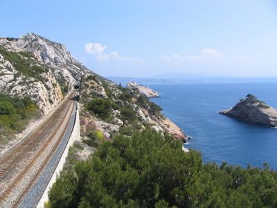 Je suis née à Solliès-Toucas dans le var en 1952 et fière d'être Toucassine un si beau petit village tout est une histoire depuis temps d'année. Maintenant j'habite dans la capitale de la figue.