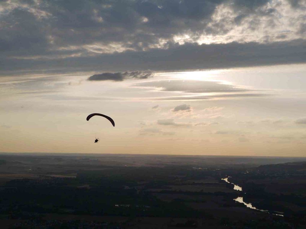 2ème lever de soleil de la journée et votre rédacteur saise par Christophe (photos de Christophe)