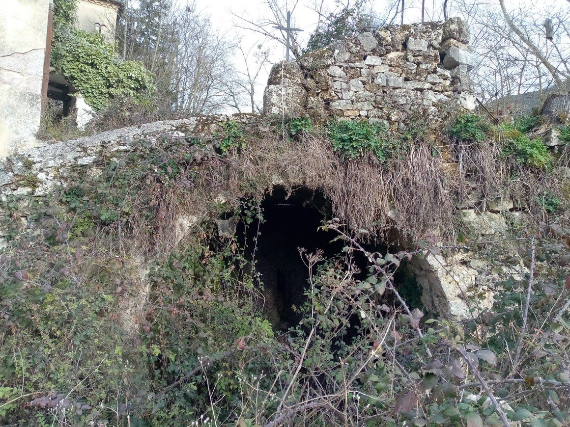 Sortie de l'ancien moulin banal de Tournemire 12250