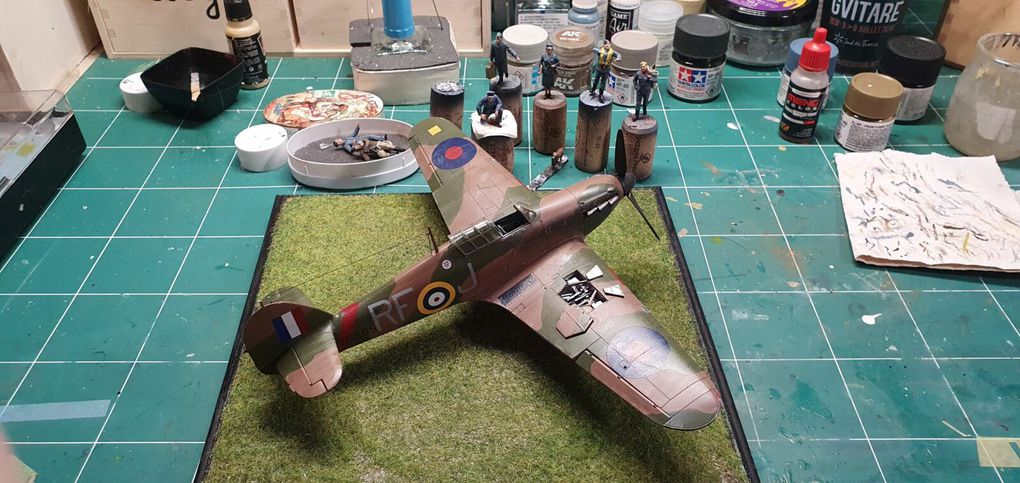 Un petit diorama autour d'un Hawker Hurricane "bataille d'Angleterre"