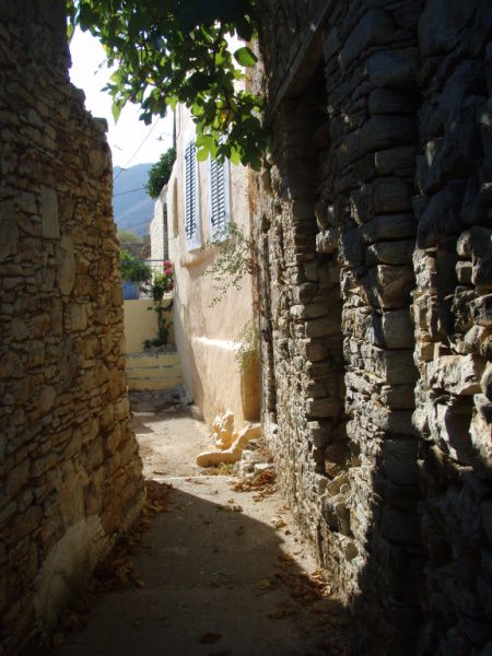 promenade sur le port et dans la ville de Simi accrochée aux collines