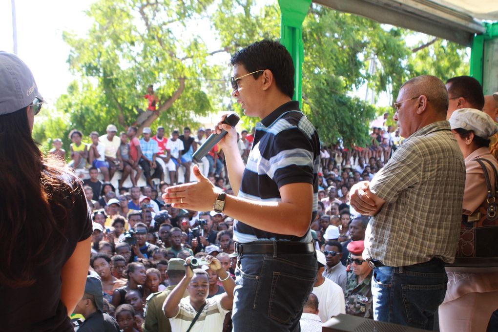 Le couple présidentiel, Mialy et Andry Rajoelina, au chevet des sinistrés du cyclone Haruna, dans la ville de Toliara.