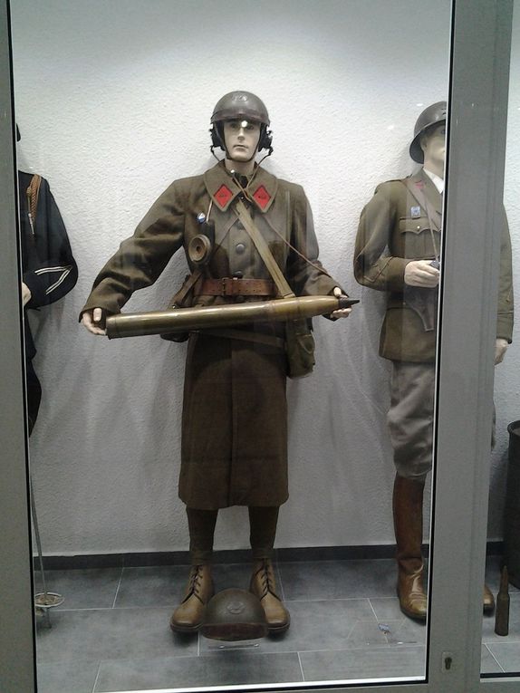 MUSEE sur la SECONDE GUERRE MONDIALE a LA WANTZENAU - LES UNIFORMES -