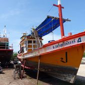 Chantier naval à Banglamung - Noy et Gilbert en Thaïlande