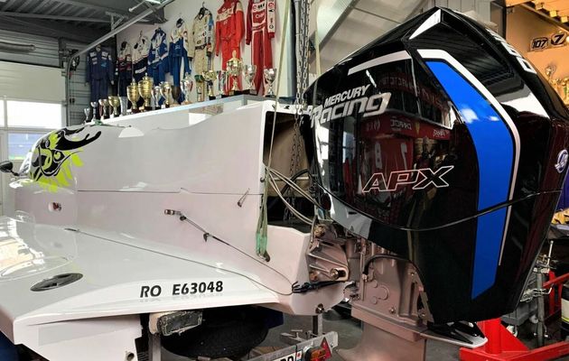 The first European Mercury Racing 360 APX outboard engine, received in La Rochelle France