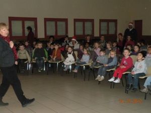 Photos souvenirs de l'Arbre de Noël - Spectacle des conteuses - Classes de Maternelle et CP/CE1