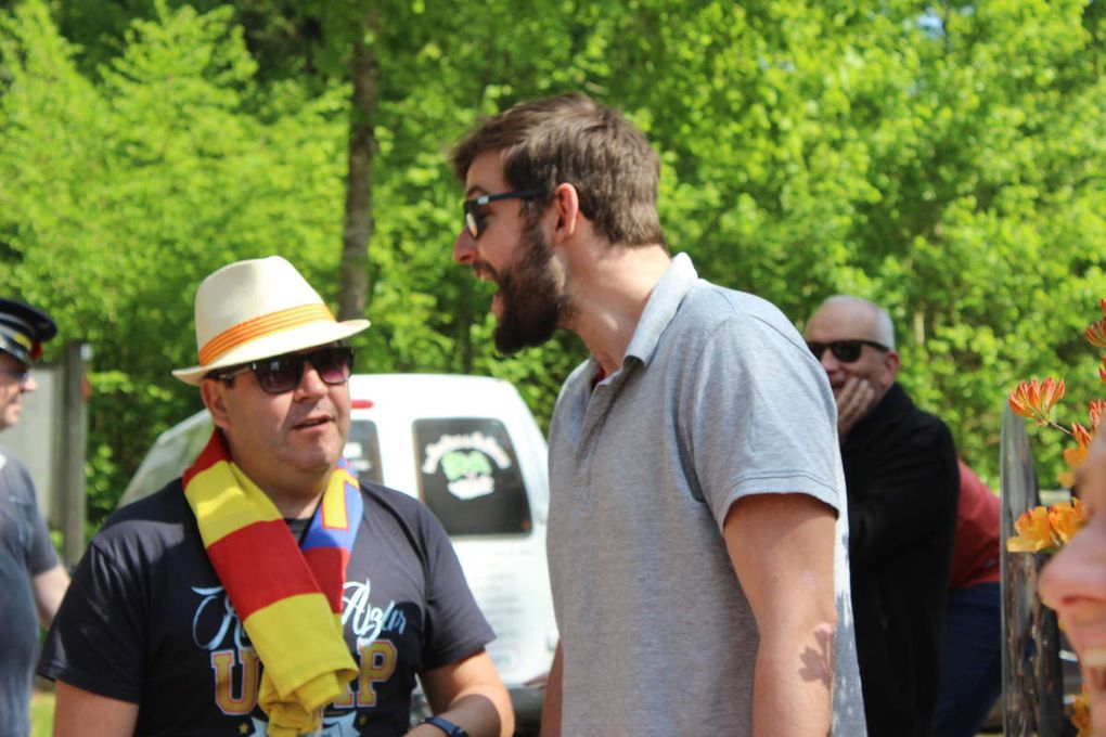 SERGE ALEM ETAIT ASSISTE DU GUIDE COMIQUE..... OLIVER FESTIVALIER...( photos Luc O.)