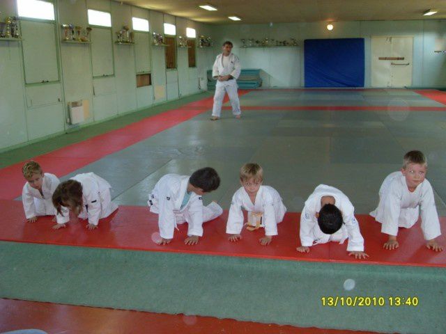 octobre cours du mercredi , dynamique ,sérieux, dans la bonne humeur !
MERCI les judokas !