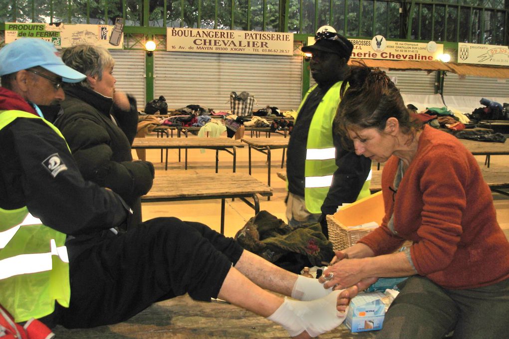 "Marche des Sans-Papiers" 
Étape de Joigny le 05 mai 2010 
Mairie - Marché couvert - 
Repas du soir et petit déjeuner matin du 06 mai