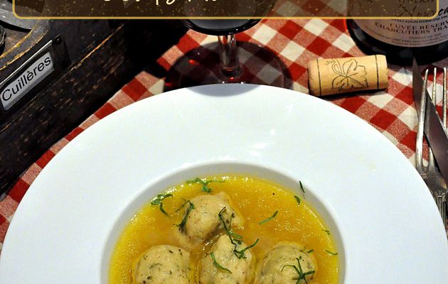 Consommé aux quenelles de moelle