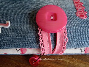 Un traveler's en jean et tissu flamand rose