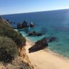 La plage Ribeira do Cavalo à Sesimbra, dans le top 10 des plus belles plages du Portugal