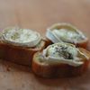 Toasts chauds miel, chèvre et herbes de Provence