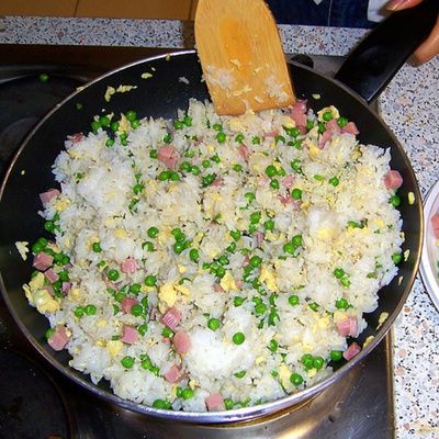 Comment cuisiner un bon riz cantonnais ? (ingrédients, réalisation)