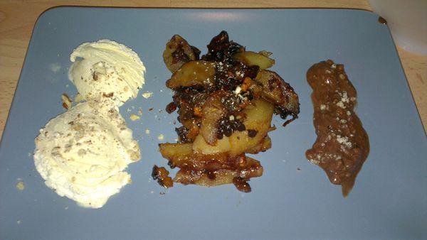 Carpaccio pommes-poires vanillées, raisins secs et oléagineuses, glace vanille