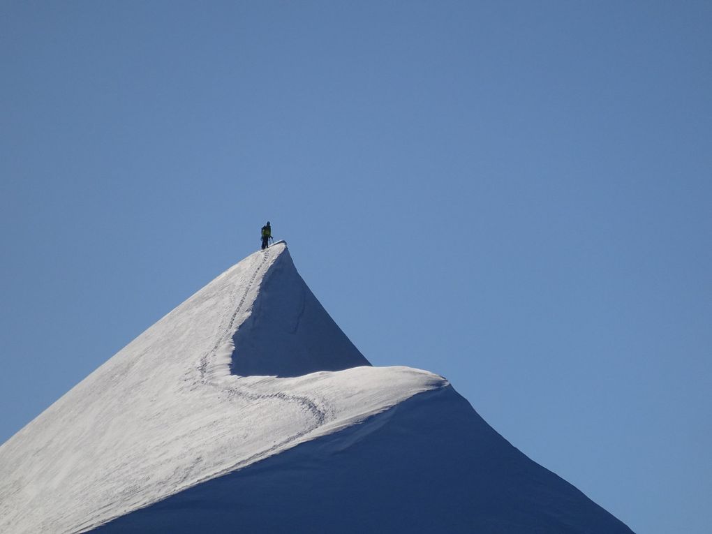 Le couple d'alpinistes italiens au sommet du Lyskamm oriental...