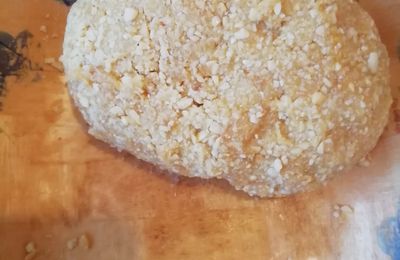 De délicieux petits gâteaux algériens sans farine : les mchewek aux cacahuètes 