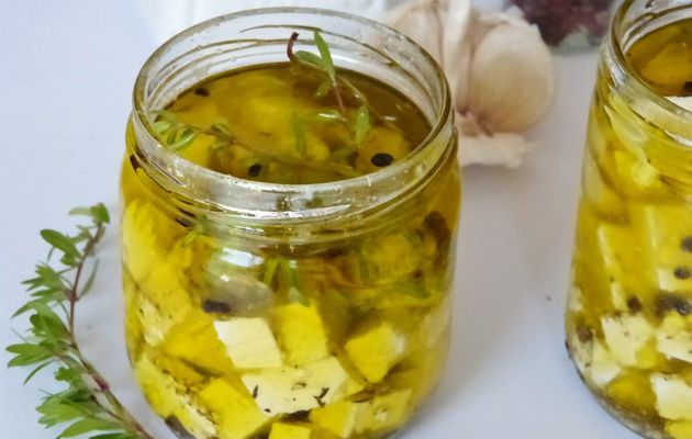 Fromage de brebis mariné à l'huile d'olive