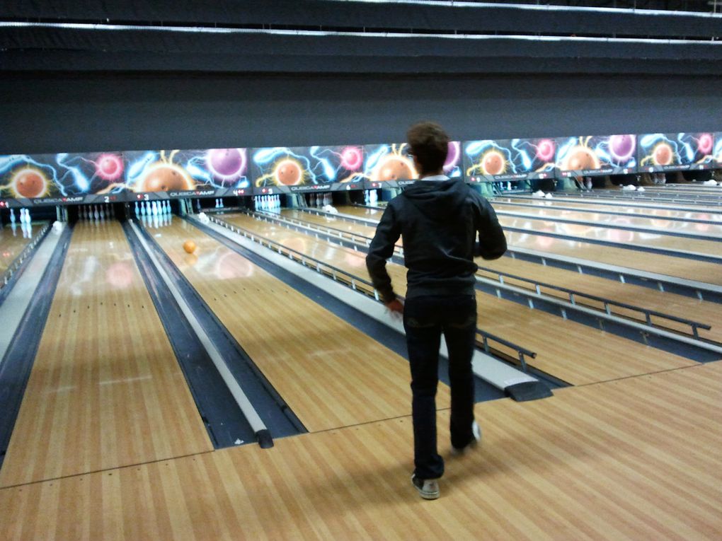 Super après-midi entre ados, à la Cartonnerie. Bowling + Laser Game au programme et toujours dans la mixité !