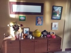 une déco très authentique Et des vrais objets chinés pour de vrai dans des vraies brocantes... bref 
