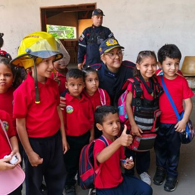 Preescolares de Valencia conocieron instalaciones y labor del Cuerpo de Bomberos de Los Guayos