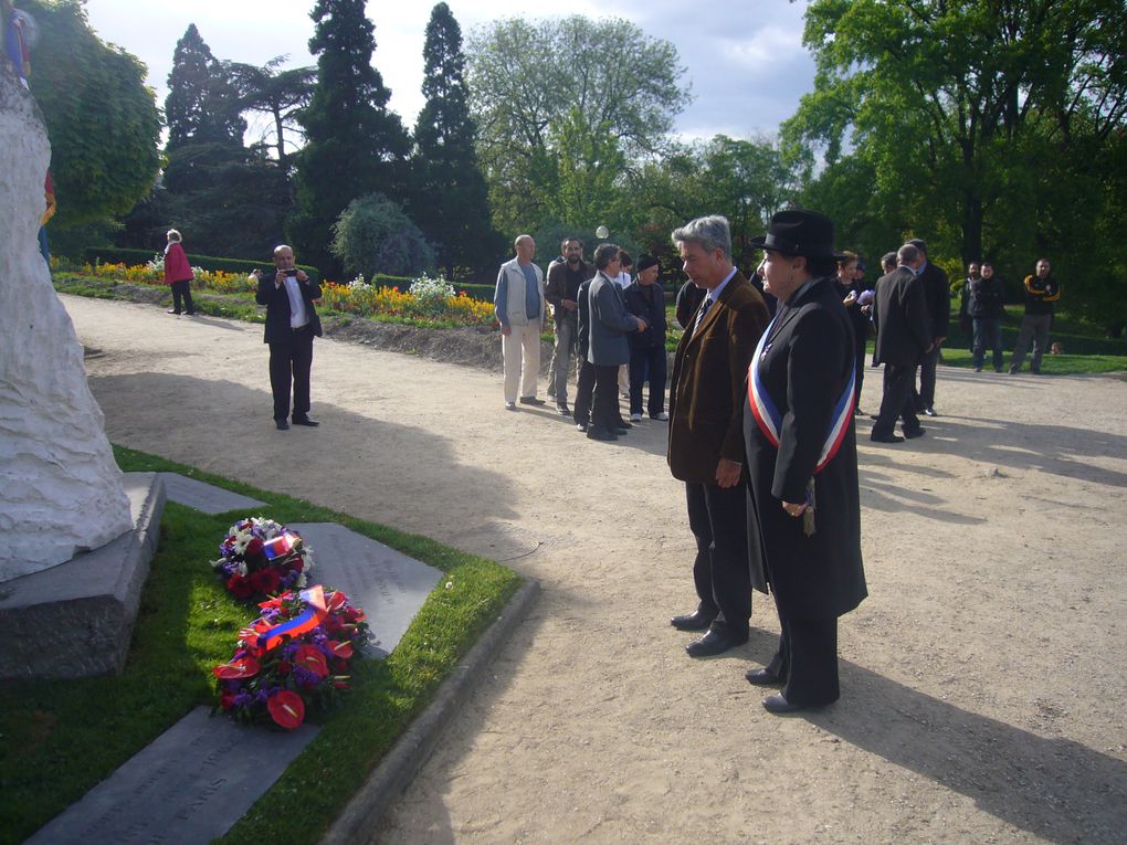 Sous l'égide du Comité national de commémoration du 12 mai 1962, les harkis d'Ile-de-France ont commémoré le 12 mai 1962 le dimanche 12 mai 2013 dans le XIXème arrondissement de Paris.