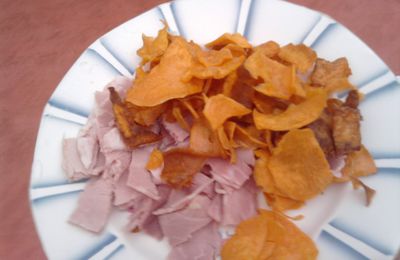 Chips de patate douce avec du jambon