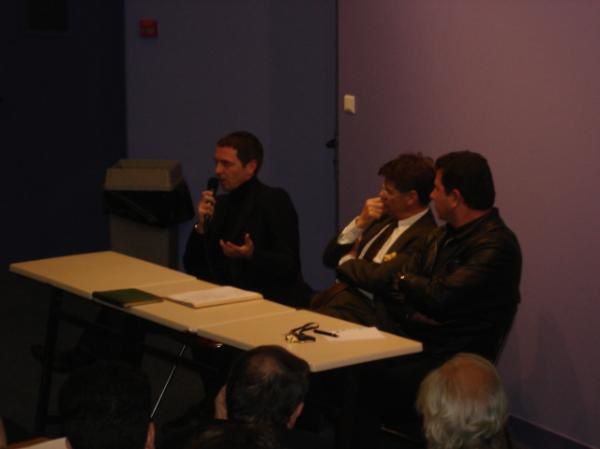 Photos de la Conférence du 22 novembre 2007 sur les médias avec Pascal Bataille et Thomas Hugues au lycée St Louis de Gonzague.